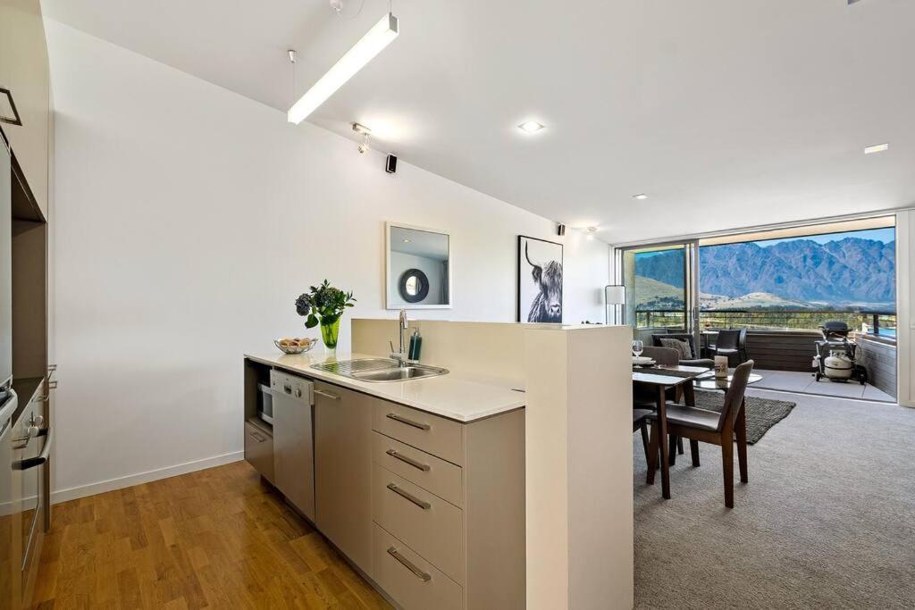Toru - Eclectic Apartment With Delightful Lake Views Queenstown Exterior foto